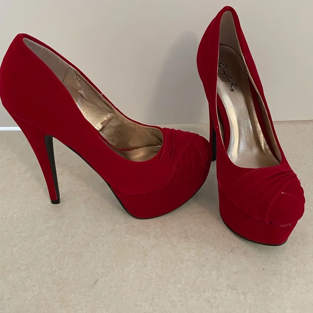 Qupid velvet platform stilettos Valentines ❤️🔥 - Picture 1 of 8